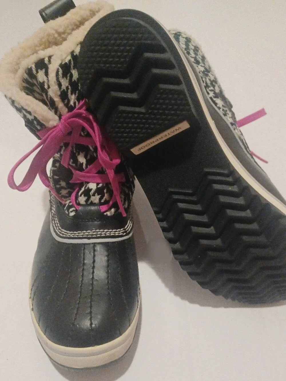 Sorel Black Houndstooth Winter Boots with Magenta Laces
